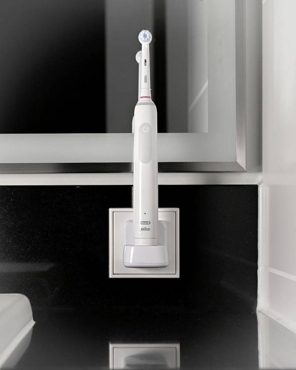 Produktbild: Proofvision TB Charge for Oral-B / Braun (ausgenommen iO & Pulsonic Serie) Ladeger&auml;t f&uuml;r elektrische Zahnb&uuml;rste 1 St. Wei&szlig;