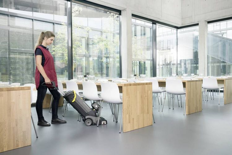 Produktbild: K&auml;rcher Professional BR 30/4 C Bp Nachl&auml;ufer-Scheuersaugmaschine akkubetrieben 1St.