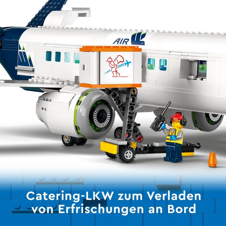 Produktbild: LEGO City 60367 Passagierflugzeug Set, gro&szlig;es Flugzeug-Modell mit Fahrzeugen