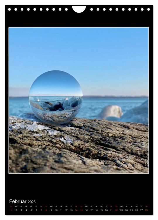 Produktbild: Momente aus Glas &ndash; Glaskugelfotografie (Wandkalender 2026 DIN A4 hoch), CALVENDO Monatskalender
