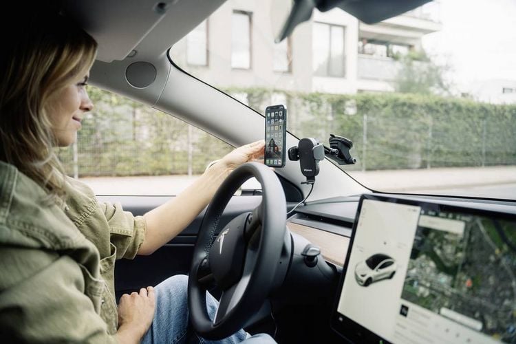 Produktbild: Verbatim Induktions-Ladeger&auml;t 15 W FWC-01 Qi Fast Wireless Car Charger 49552 Ausg&auml;nge Magnetanschluss Schwarz