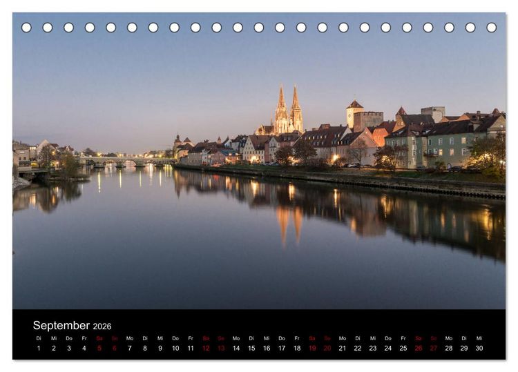 Produktbild: Regensburg bei Nacht (Tischkalender 2026 DIN A5 quer), CALVENDO Monatskalender