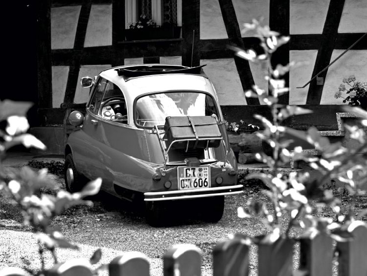 Produktbild: CALVENDO Puzzle BMW Isetta 300 in schwarzwei&szlig; 1000 Teile Lege-Gr&ouml;&szlig;e 64 x 48 cm Foto-Puzzle Bild von Ingo Laue