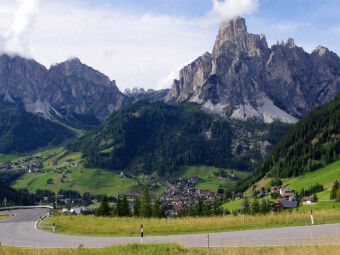 Produktbild: CALVENDO Puzzle Corvara mit dem Sassongher | 1000 Teile Lege-Gr&ouml;&szlig;e 64x48cm Foto-Puzzle f&uuml;r gl&uuml;ckliche Stunden