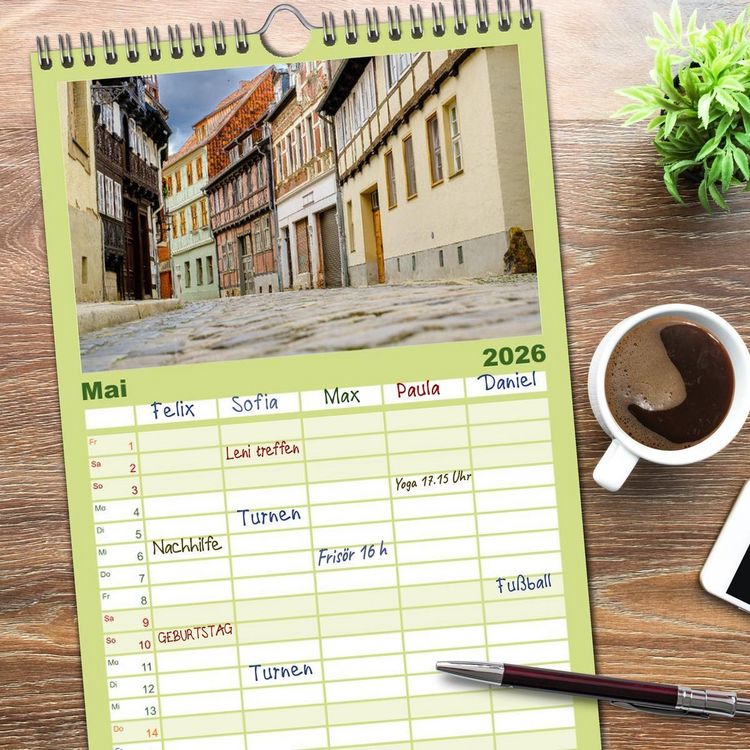Produktbild: Familienplaner 2026 - Ein Blick auf Quedlinburg mit 5 Spalten (Wandkalender, 21 x 45 cm) CALVENDO