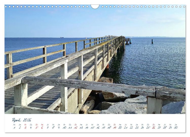 Produktbild: Seebr&uuml;cken an der Ostsee - Aufs Meer laufen und die frische Ostseebrise genie&szlig;en (Wandkalender 2026 DIN A3 quer), CALVENDO Monatskalender