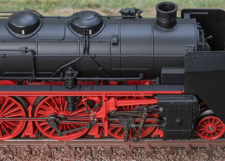Produktbild: M&auml;rklin 038190 H0 Dampflok 19 016 DR/DDR