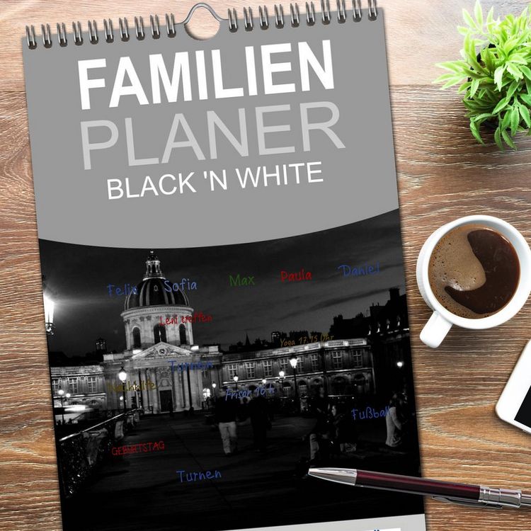 Produktbild: Familienplaner 2026 - BLACK 'N WHITE mit 5 Spalten (Wandkalender, 21 x 45 cm) CALVENDO