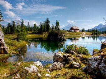 Produktbild: CALVENDO Puzzle Lago di Federa mit Sorapiss und Antelao - erreichbar von Cortina oder Passo Giau | 1000 Teile Lege-Gr&ouml;&szlig;e 64x48cm Foto-Puzzle f&uuml;r gl&uuml;ckliche Stunden