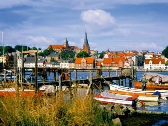 Produktbild: CALVENDO Puzzle Fischerhafen und Stadtansicht Flensburg | 1000 Teile Lege-Gr&ouml;&szlig;e 64x48cm Foto-Puzzle f&uuml;r gl&uuml;ckliche Stunden