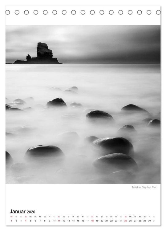 Produktbild: Isle of Skye - Langzeitbelichtungen in Schwarzwei&szlig; (Tischkalender 2026 DIN A5 hoch), CALVENDO Monatskalender