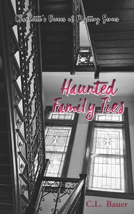 Produktbild: Haunted Family Ties (Charlotte's Voices of Mystery, #4)