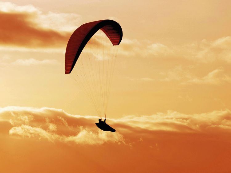 Produktbild: CALVENDO Puzzle Paragliding im warmen Licht der untergehenden Sonne. | 1000 Teile Lege-Gr&ouml;&szlig;e 64x48cm Foto-Puzzle f&uuml;r gl&uuml;ckliche Stunden
