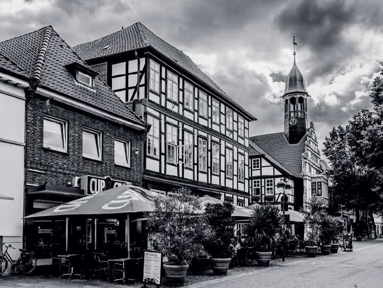 Produktbild: Lange Stra&szlig;e mit Blick auf Rathaus (Puzzle)