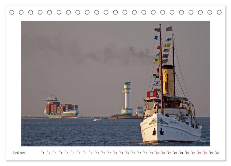 Produktbild: Rauchfahnen &uuml;ber der Ostsee - Schiffe unter Dampf (Tischkalender 2026 DIN A5 quer), CALVENDO Monatskalender