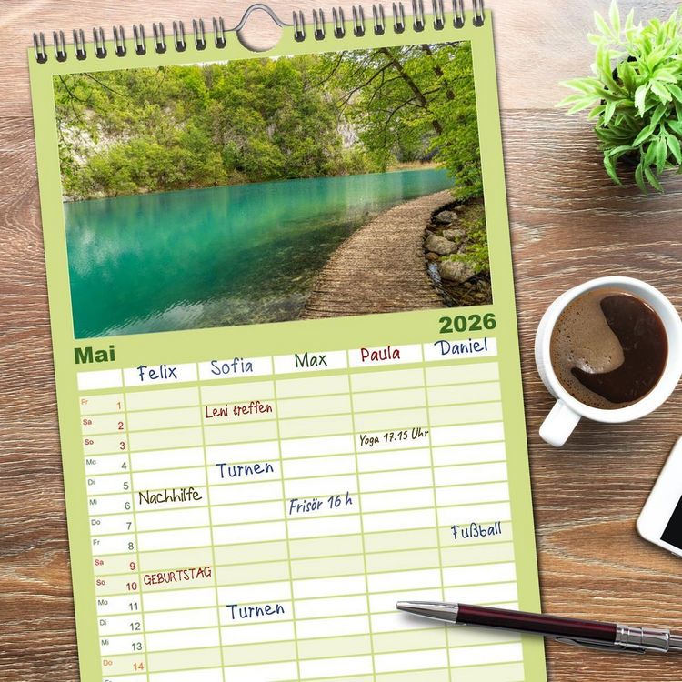 Produktbild: Familienplaner 2026 - Welterbe in Kroatien - Plitvicer Seen mit 5 Spalten (Wandkalender, 21 x 45 cm) CALVENDO