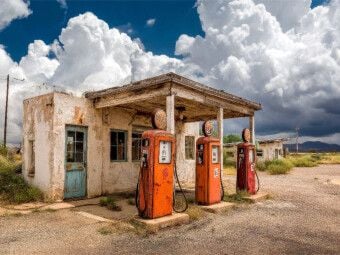 Produktbild: CALVENDO Puzzle Nostalgische Tankstelle | 1000 Teile Lege-Gr&ouml;&szlig;e 64x48cm Foto-Puzzle f&uuml;r gl&uuml;ckliche Stunden
