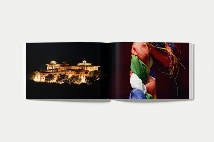 Produktbild: THE MONK AND THE TIGER. Postcards from Bhutan