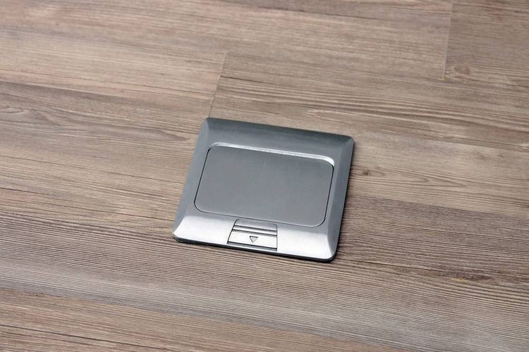 Produktbild: LEDmaxx 105626 1fach Fu&szlig;boden-Einbausteckdose mit Cat5 Buchse IP20 Aluminium