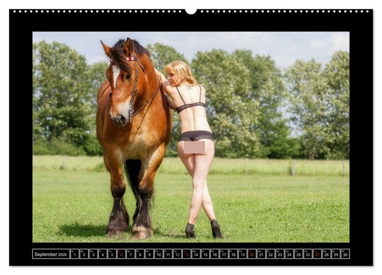 Produktbild: Titanen Girls 2026 - erotische Frauen und starke Pferde (Wandkalender 2026 DIN A2 quer), CALVENDO Monatskalender