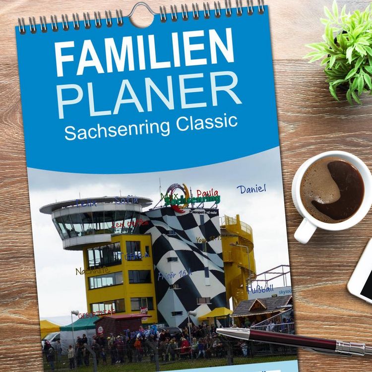 Produktbild: Familienplaner 2026 - Sachsenring Classic mit 5 Spalten (Wandkalender, 21 x 45 cm) CALVENDO