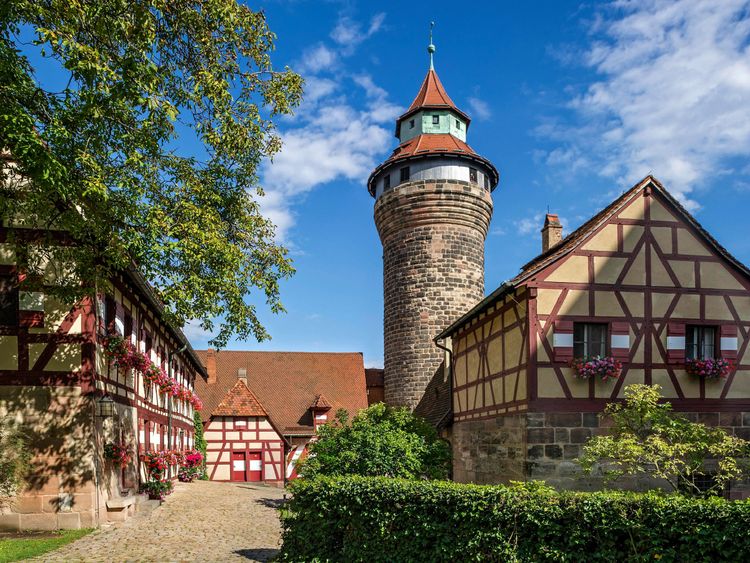 Produktbild: CALVENDO Puzzle &Auml;u&szlig;erer Burghof mit Sinwellturm und Brunnenhaus, N&uuml;rnberg | 1000 Teile Lege-Gr&ouml;&szlig;e 64x48cm Foto-Puzzle f&uuml;r gl&uuml;ckliche Stunden