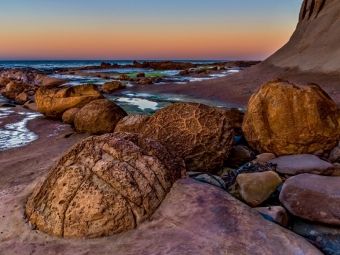 Produktbild: CALVENDO Puzzle Abendlicht am Felsenstrand, Neuseeland | 1000 Teile Lege-Gr&ouml;&szlig;e 64x48cm Foto-Puzzle f&uuml;r gl&uuml;ckliche Stunden