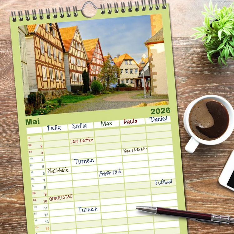 Produktbild: Familienplaner 2026 - Ein Blick auf Herbstein mit 5 Spalten (Wandkalender, 21 x 45 cm) CALVENDO