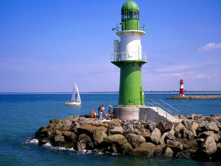 Produktbild: CALVENDO Puzzle Leuchtturm Warnem&uuml;nde | 1000 Teile Lege-Gr&ouml;&szlig;e 64x48cm Foto-Puzzle f&uuml;r gl&uuml;ckliche Stunden