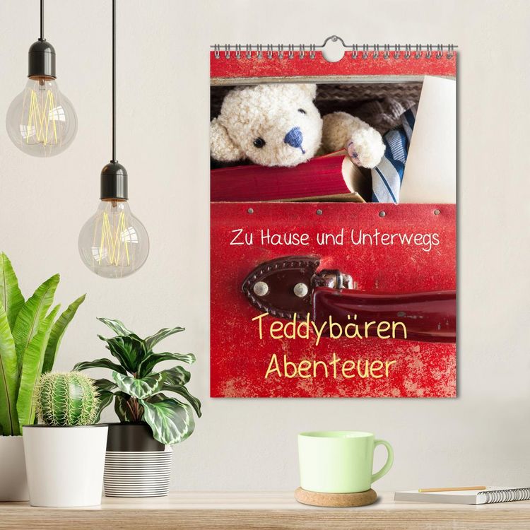 Produktbild: Teddyb&auml;ren Abenteuer - Zu Hause und Unterwegs (Wandkalender 2026 DIN A4 hoch), CALVENDO Monatskalender