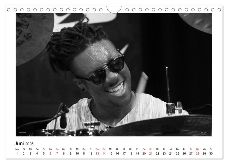 Produktbild: Internationale Meister des Jazz in Schwarzwei&szlig; (Wandkalender 2026 DIN A4 quer), CALVENDO Monatskalender