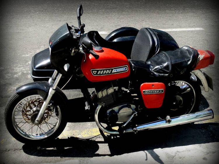 Produktbild: CALVENDO Puzzle Ein Motiv aus dem Kalender "Motorrad-Legenden: IZH" | 1000 Teile Lege-Gr&ouml;&szlig;e 64x48cm Foto-Puzzle f&uuml;r gl&uuml;ckliche Stunden