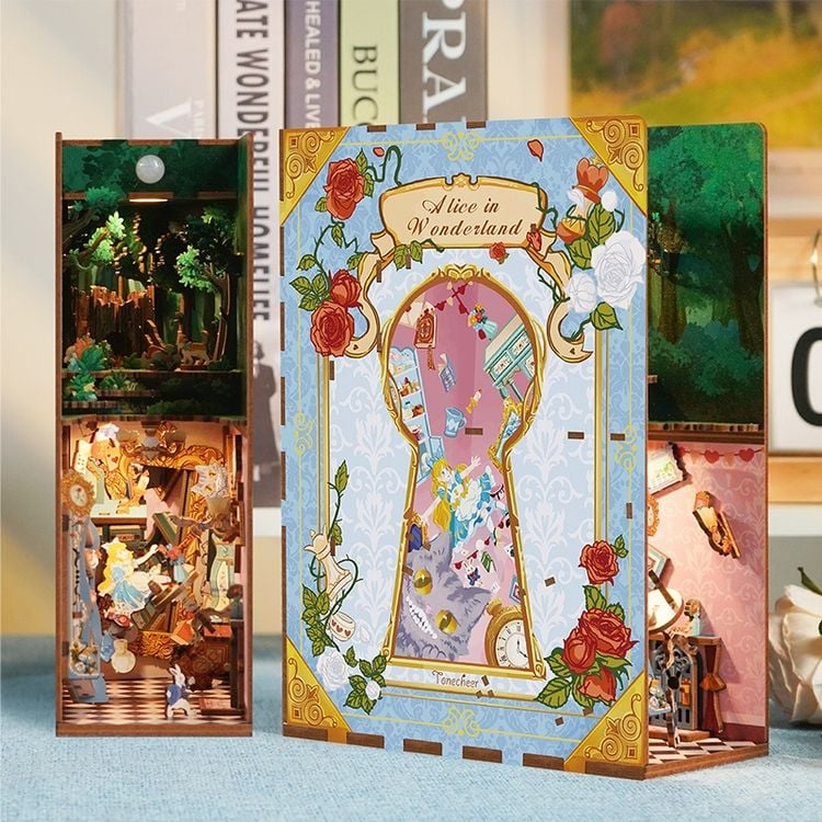 Produktbild: Book Nook DIY B&uuml;cherecke Alice in Wonderland