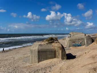 Produktbild: CALVENDO Puzzle Deutsche Bunker am Strand in Kryle | 1000 Teile Lege-Gr&ouml;&szlig;e 64x48cm Foto-Puzzle f&uuml;r gl&uuml;ckliche Stunden