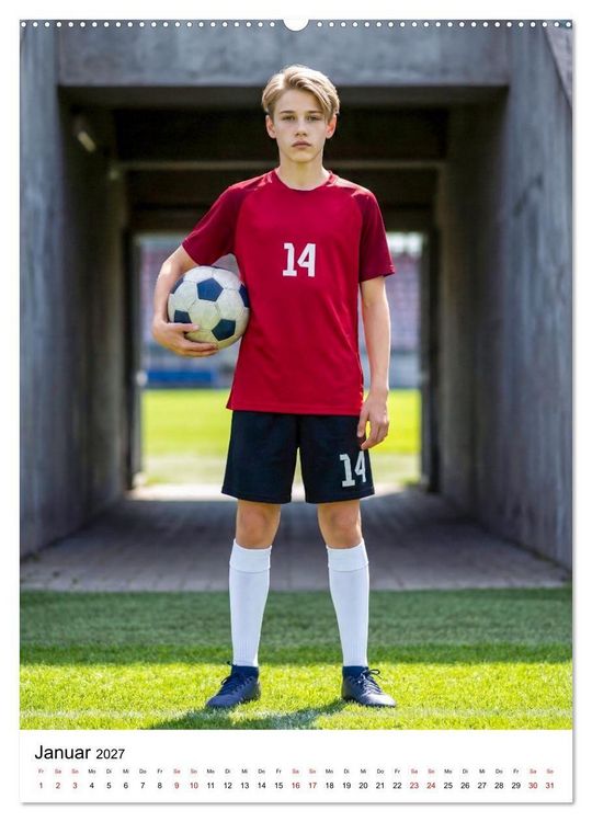 Produktbild: Am Ball Junior - Junge Kicker - Gro&szlig;e Momente (Wandkalender 2027 DIN A2 hoch), CALVENDO Monatskalender