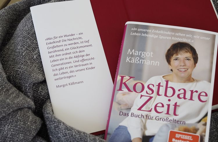 Produktbild: Kostbare Zeit &ndash; Das Buch f&uuml;r Gro&szlig;eltern