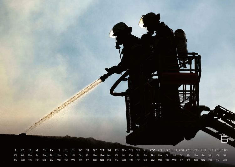 Produktbild: FIREFIGHTER - Retter in der Not - Feuerwehr - 2027 - Kalender DIN A2