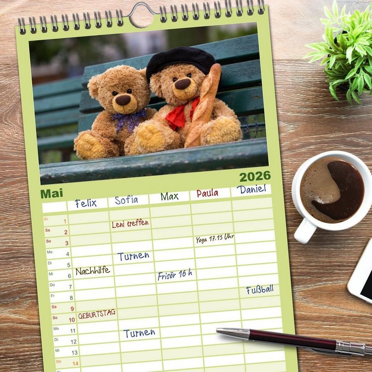 Produktbild: Familienplaner 2026 - Travelling Teddy mit 5 Spalten (Wandkalender, 21 x 45 cm) CALVENDO