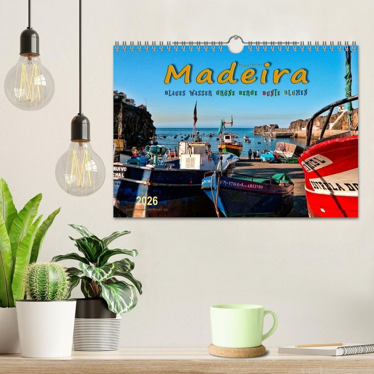 Produktbild: Madeira - blaues Wasser, gr&uuml;ne Berge, bunte Blumen (Wandkalender 2026 DIN A4 quer), CALVENDO Monatskalender
