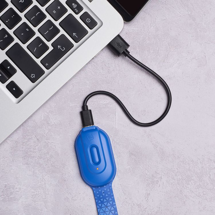 Produktbild: Flexilight RC (Blue Hexagonal) - wiederaufladbares Leselicht - 2 in 1 Leselampe & Lesezeichen - LED Leselicht - Geschenk für Leser, Buchliebhaber - De