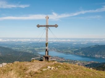 Produktbild: CALVENDO Puzzle Gipfelkreuz auf dem Hirschberg 1670m, Bayerische Voralpen | 1000 Teile Lege-Gr&ouml;&szlig;e 64x48cm Foto-Puzzle f&uuml;r gl&uuml;ckliche Stunden