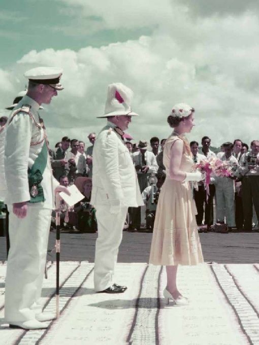 Produktbild: The Crown &ndash; Queen Elisabeth II. - Ihr Leben f&uuml;r die Krone