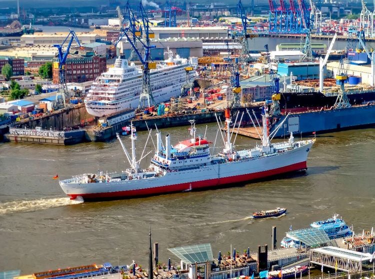 Produktbild: CALVENDO Puzzle Hamburg Hafenpanorama mit Museumsschiff Cap San Diego | 2000 Teile Lege-Gr&ouml;&szlig;e 90x67cm Foto-Puzzle f&uuml;r gl&uuml;ckliche Stunden