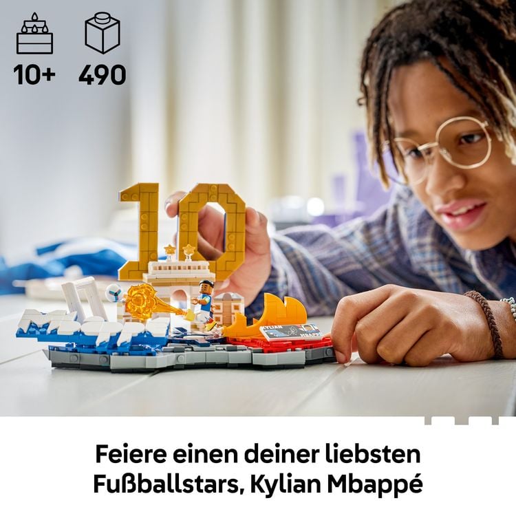 Produktbild: LEGO Editions 43013 Kylian Mbapp&eacute;, Fu&szlig;ball-Highlights, Fu&szlig;ball-Deko; Bauset f&uuml;r Kinder