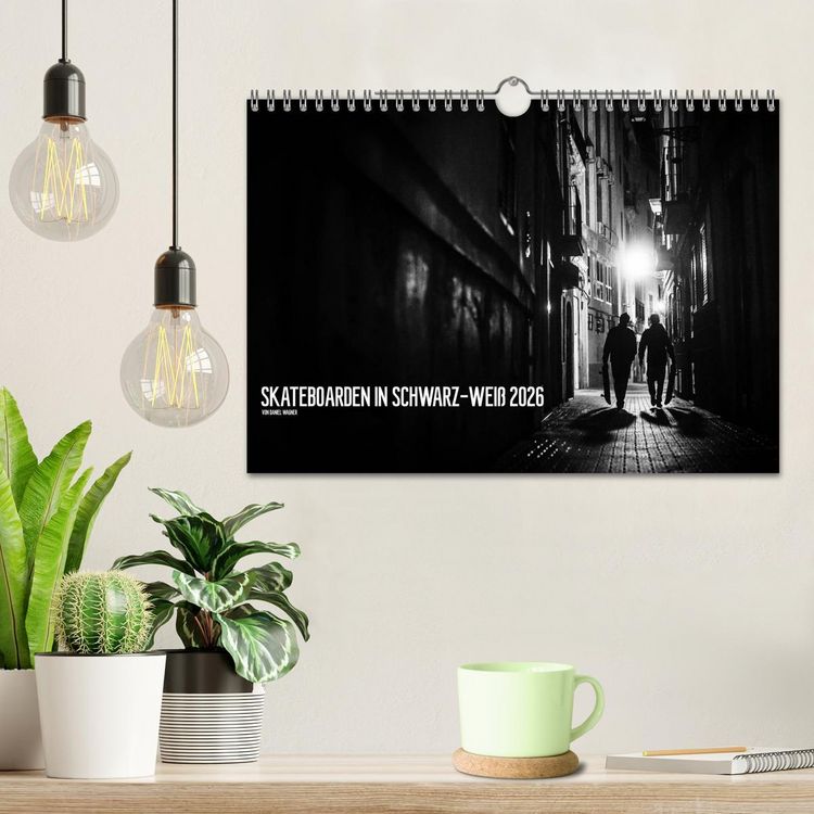 Produktbild: Skateboarden in Schwarz-Wei&szlig; (Wandkalender 2026 DIN A4 quer), CALVENDO Monatskalender
