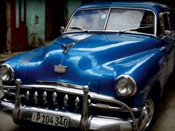 Produktbild: CALVENDO Puzzle Ein Motiv aus dem Kalender " HAVANA BLUE - BLAUE OLDTIMER AUF KUBA" | 1000 Teile Lege-Gr&ouml;&szlig;e 64x48cm Foto-Puzzle f&uuml;r gl&uuml;ckliche Stunden