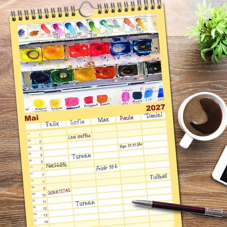 Produktbild: Familienplaner 2027 - Atelierimpressionen - Des K&uuml;nstlers Handwerkzeug im Portrait mit 5 Spalten (Wandkalender, 21 x 45 cm) CALVENDO