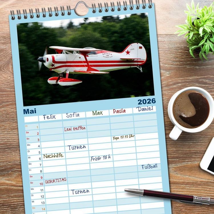 Produktbild: Familienplaner 2026 - Modellflieger mit 5 Spalten (Wandkalender, 21 x 45 cm) CALVENDO