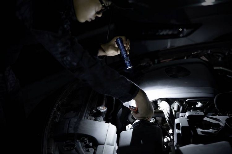 Produktbild: OLight LED Mini-Taschenlampe mit Holster, mit G&uuml;rtelclip akkubetrieben 178g