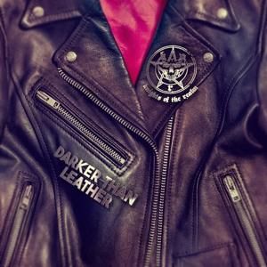 Produktbild: Darker Than Leather